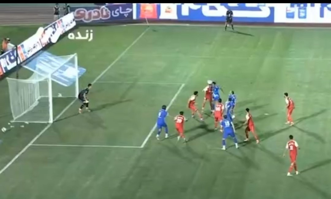 بررسی کارشناسانه صحنههای داوری دیدار پرسپولیس و استقلال خوزستان